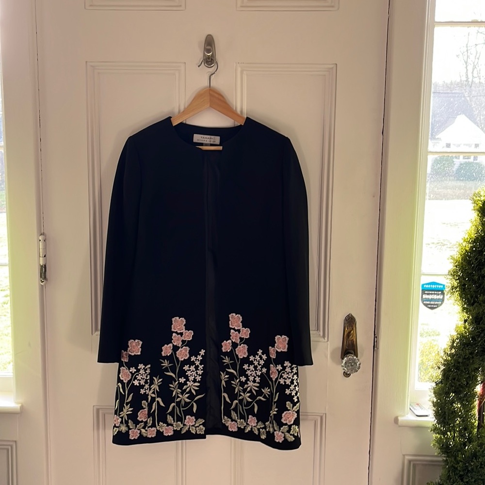 Tahari Women’s Long Blazer size 8. Worn Once!